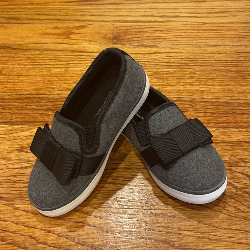 NWOB Hanna Andersson Gray w/ Black Bow Wool Sneakers